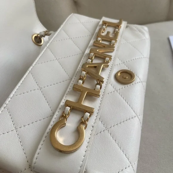 Chanel Quilted Leather Logo chained Flap Bag - Picture 2 of 5